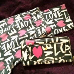 Matching leggings w/wallet.  Together not separate.